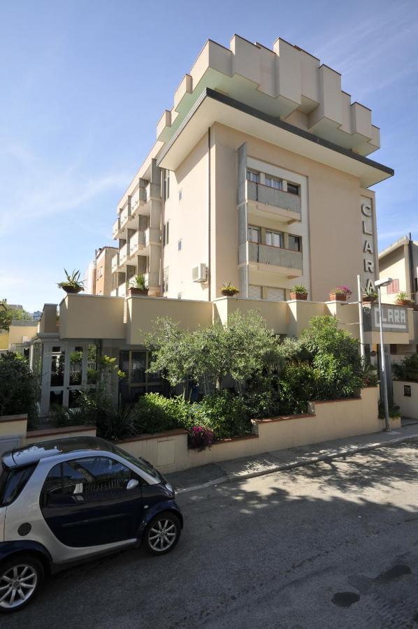 Hotel Clara Riccione Bagian luar foto