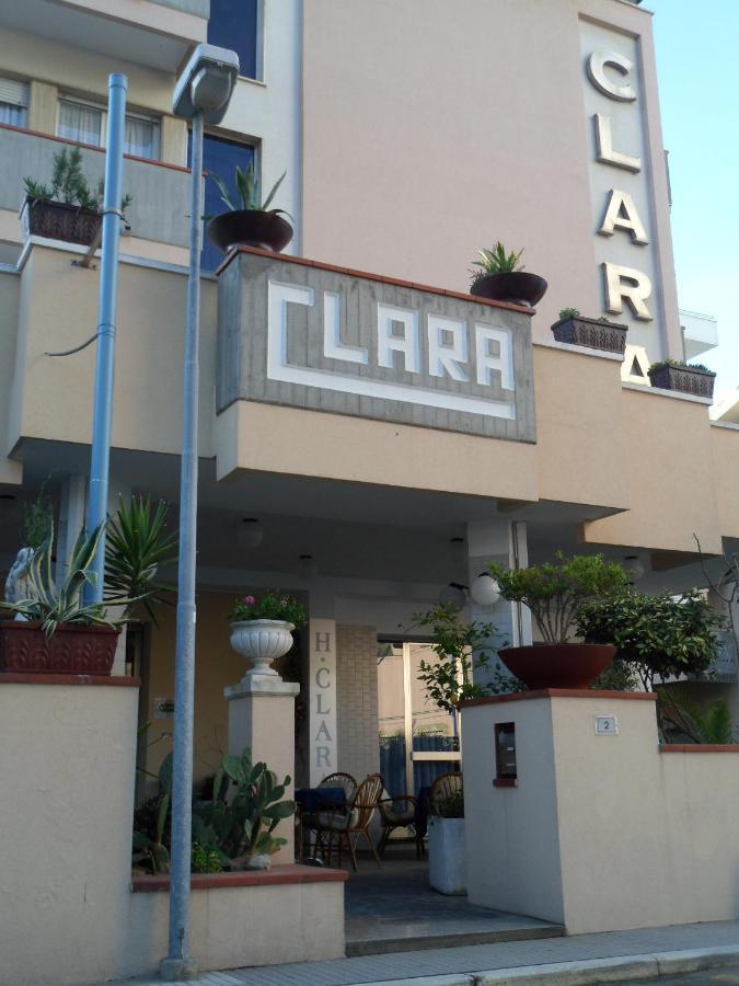 Hotel Clara Riccione Bagian luar foto
