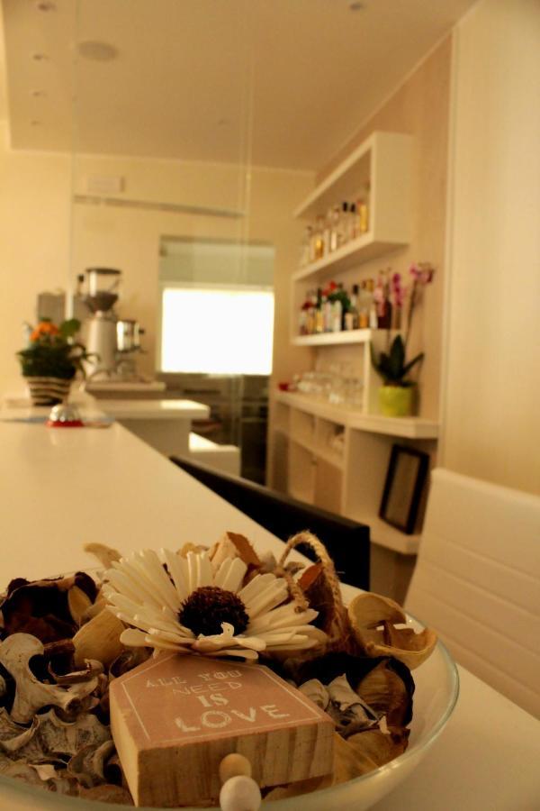 Hotel Clara Riccione Bagian luar foto