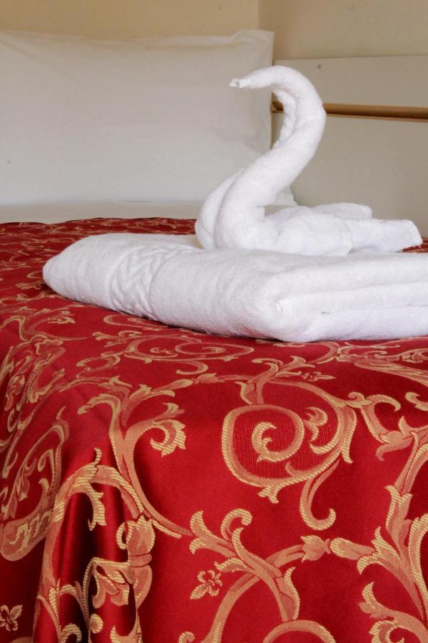 Hotel Clara Riccione Bagian luar foto