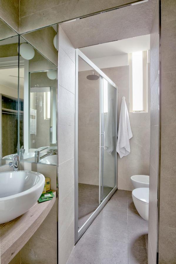 Hotel Clara Riccione Bagian luar foto