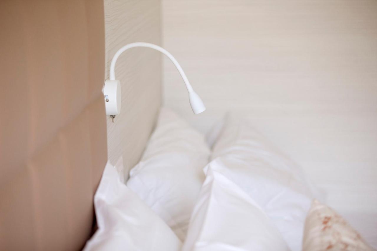Hotel Clara Riccione Bagian luar foto