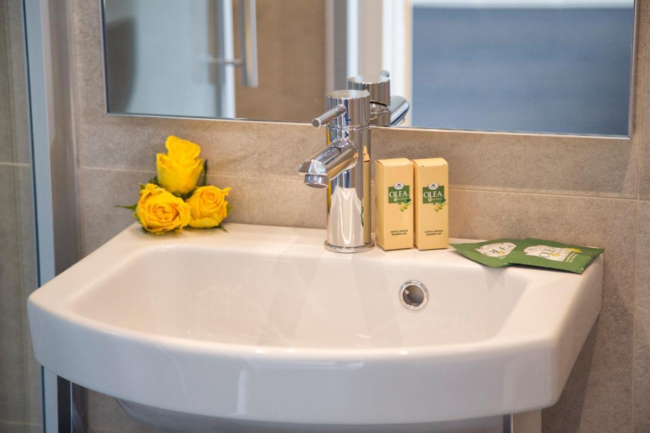 Hotel Clara Riccione Bagian luar foto
