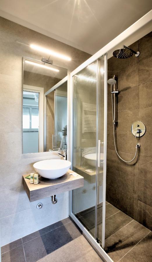 Hotel Clara Riccione Bagian luar foto
